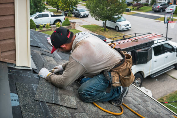 Professional Roofing technician working in Broadbent, OR